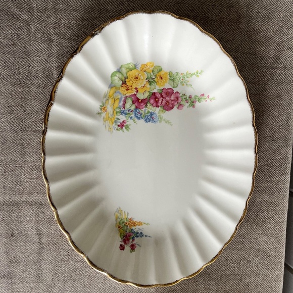 Sovereign Potters Hollyhock Serving Dishes - Picture 7 of 16